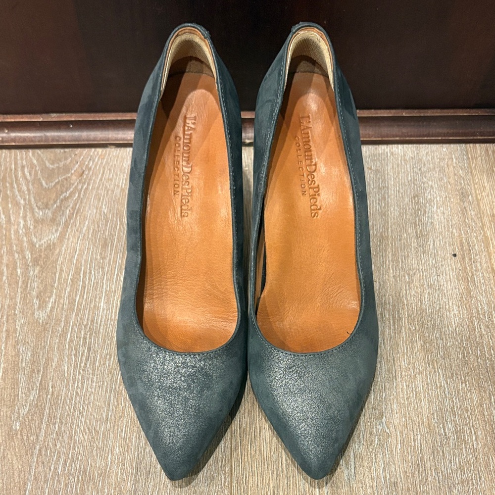 L'Amour Des Pieds Grey Suede Metallic Toe Pointed Toe Pumps size 9